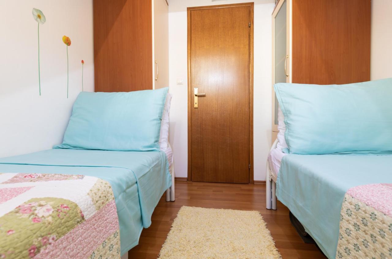 Apartman Monika Omiš Esterno foto