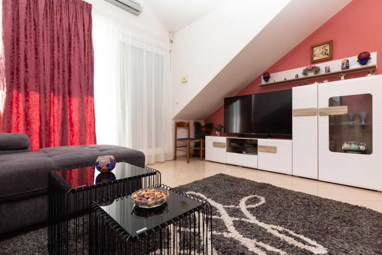 Apartman Monika Omiš Esterno foto