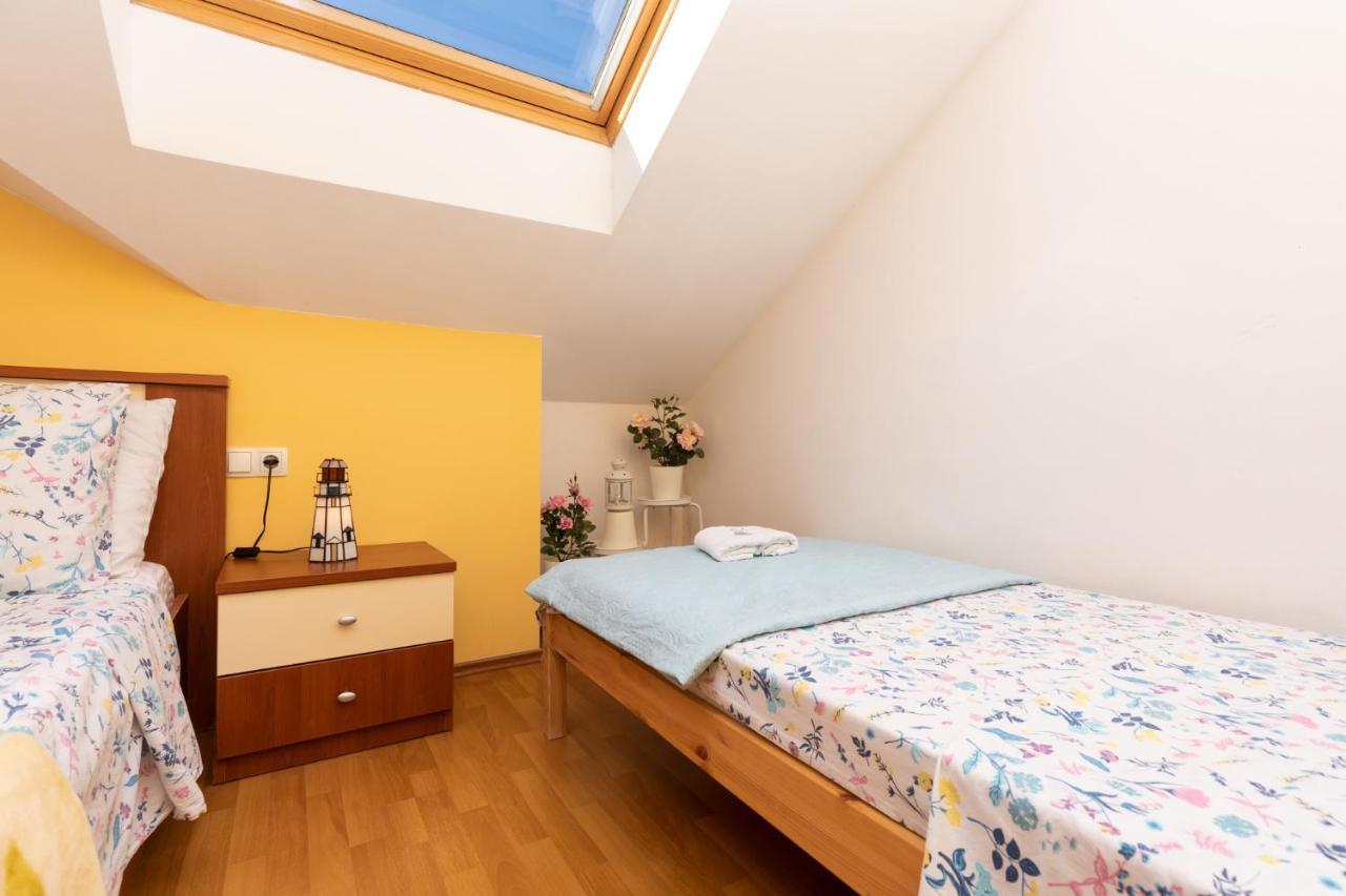 Apartman Monika Omiš Esterno foto