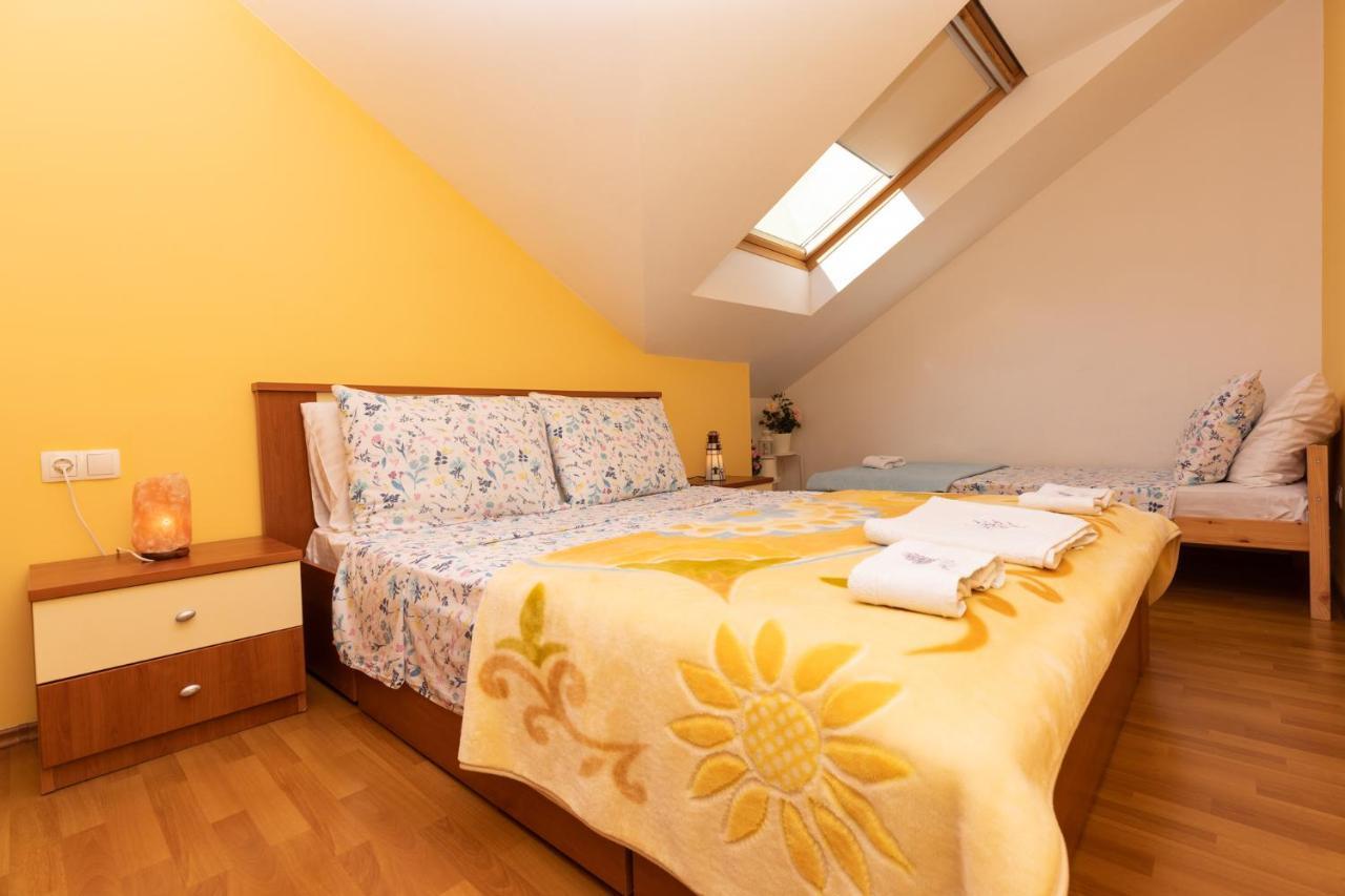 Apartman Monika Omiš Esterno foto