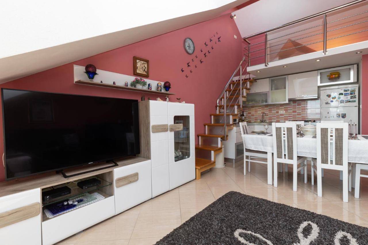Apartman Monika Omiš Esterno foto