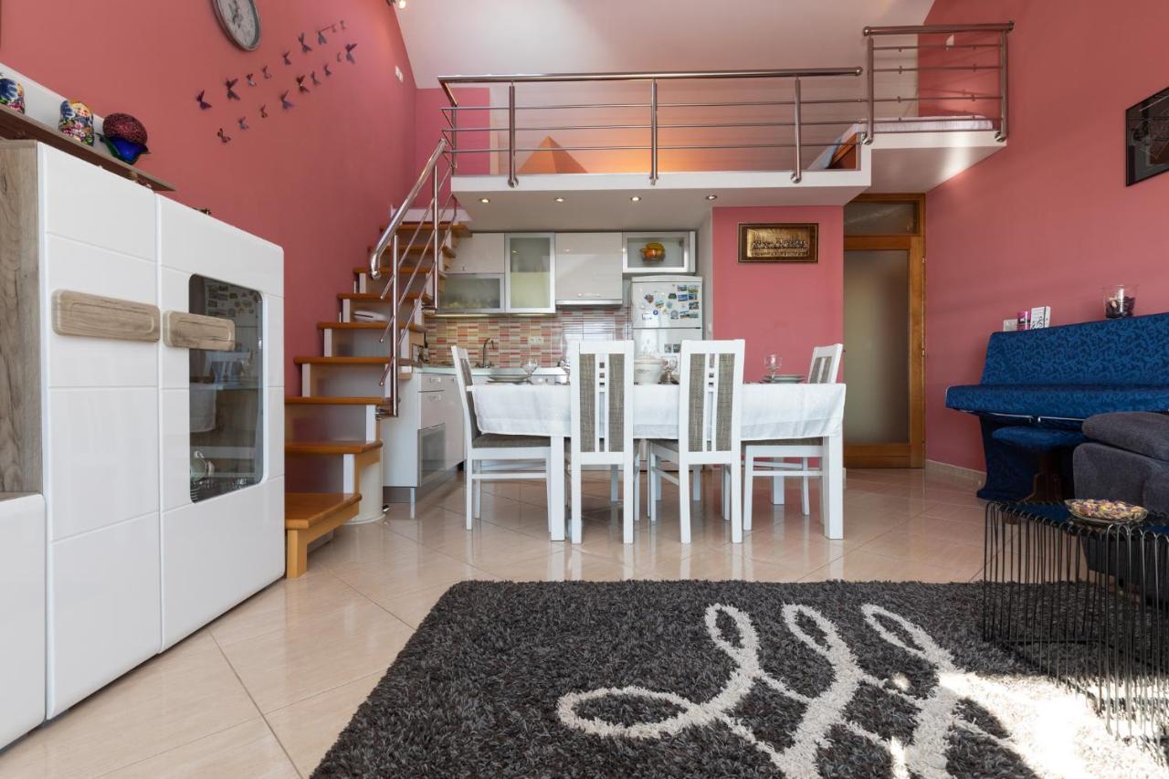 Apartman Monika Omiš Esterno foto