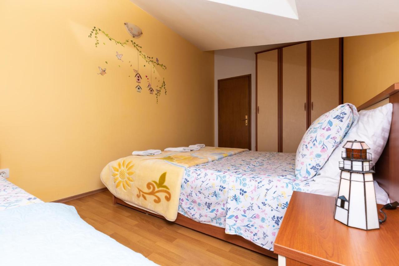 Apartman Monika Omiš Esterno foto