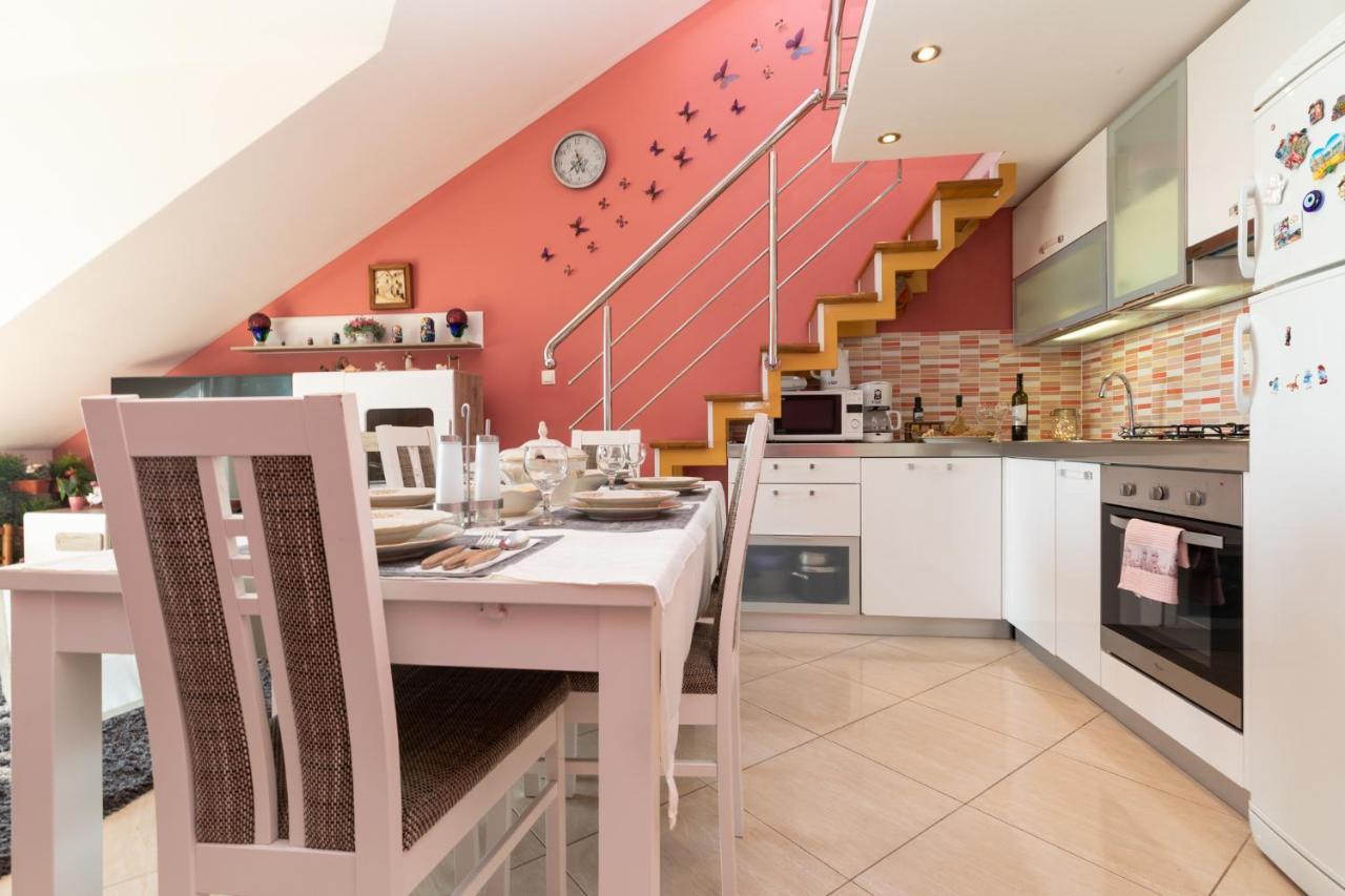 Apartman Monika Omiš Esterno foto